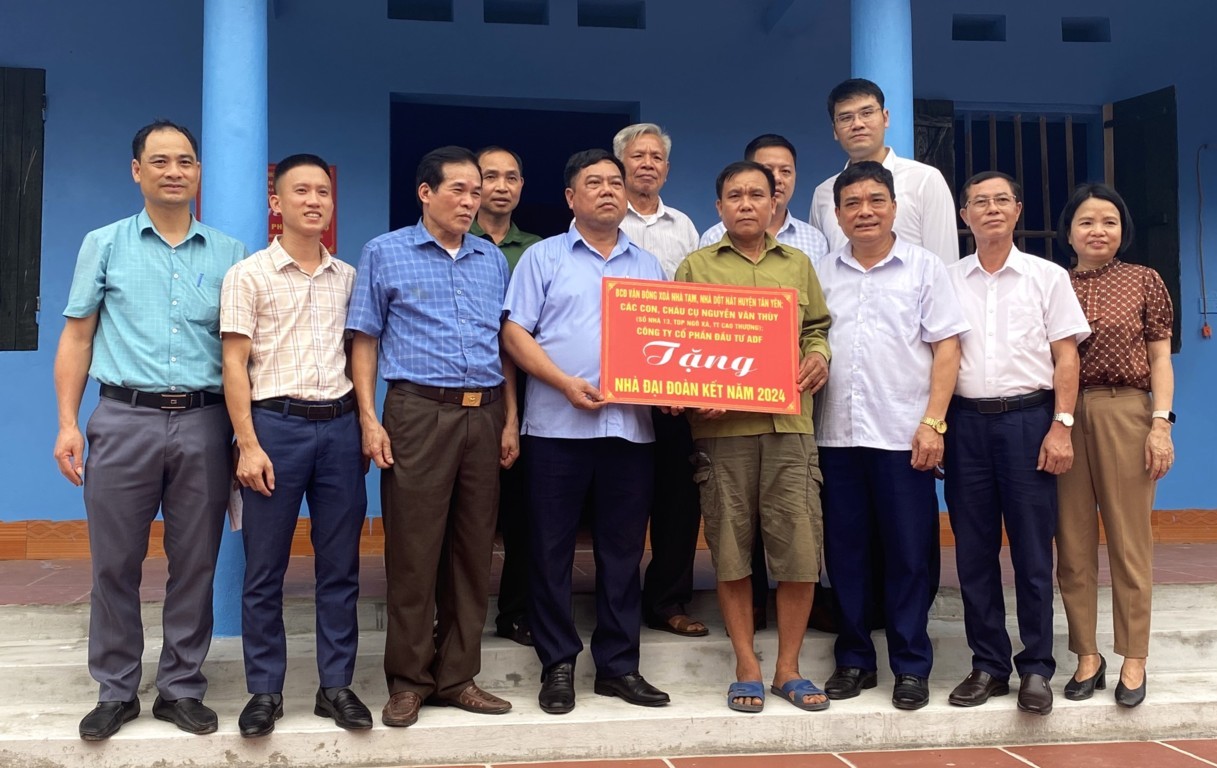 Bắc Giang: Trao nhà Đại đoàn kết tại xã Lan Giới, huyện Tân Yên