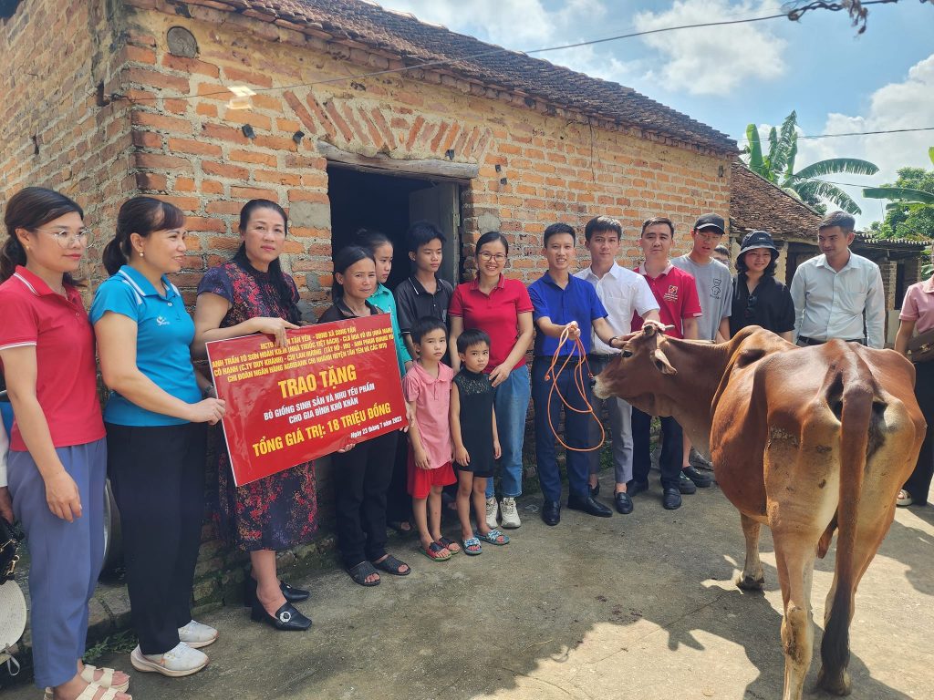 Trao bò giống ước mơ số 16 năm 2023 cho gia đình chị Liên – THÔN TÂN LẬP – XÃ SONG VÂN – HUYỆN TÂN YÊN 